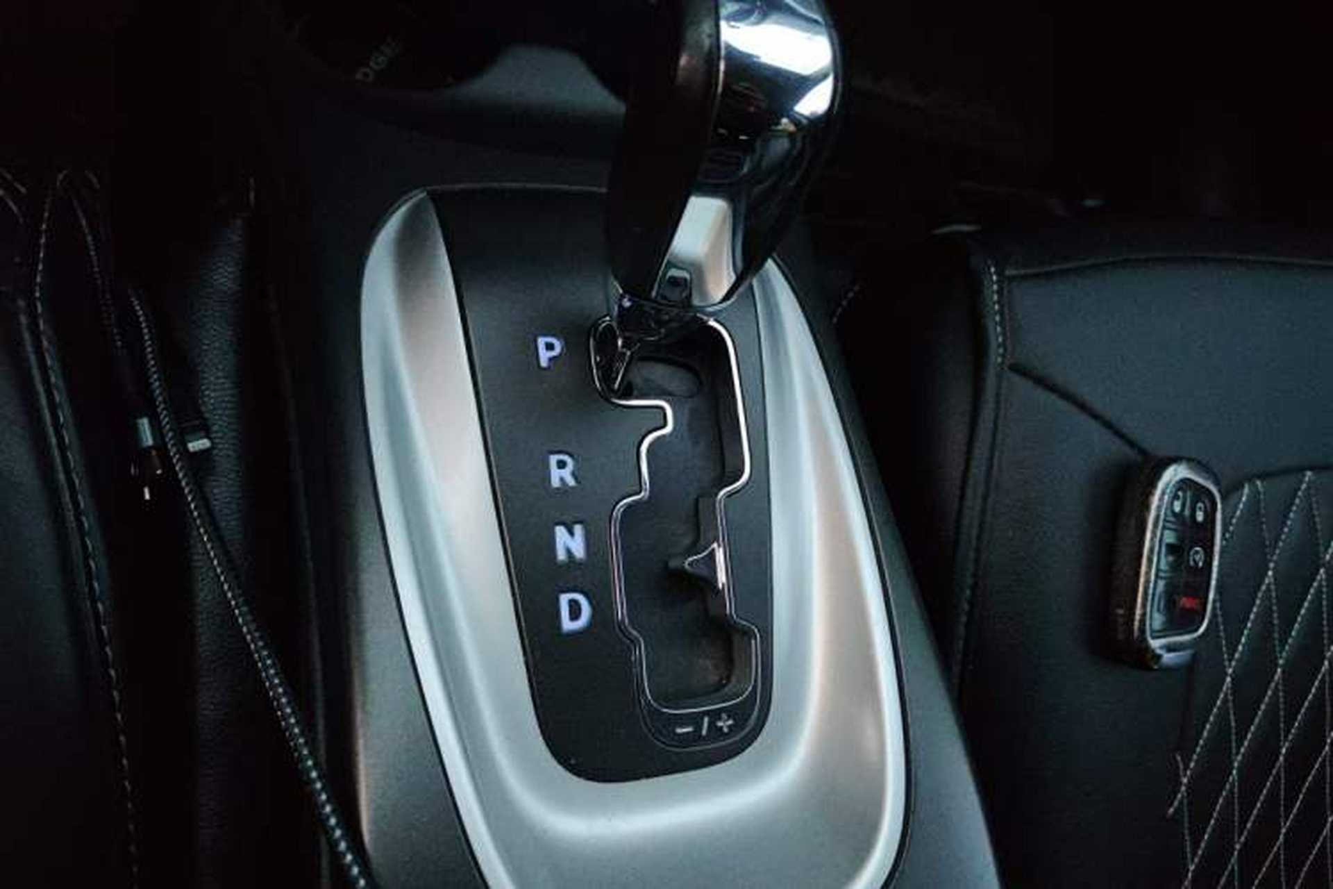 Used Dodge Journey 2013 2.4L Two-Wheel Drive Luxury Version Gear Lever