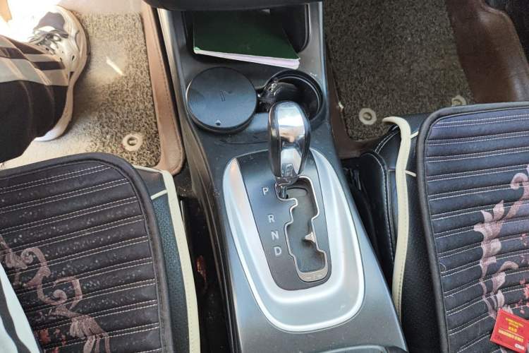 Used Dodge Journey 2013 2.4L Two-Wheel Drive Luxury Version Gear Lever