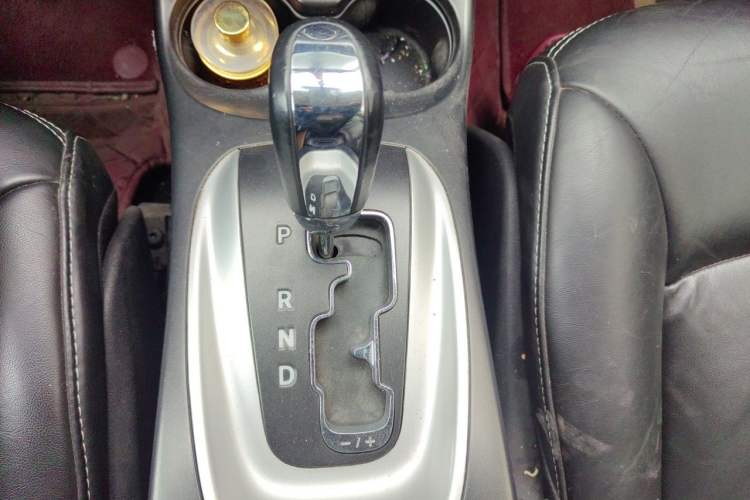 Used Dodge Journey 2013 2.4L Two-Wheel Drive Luxury Version Gear Lever