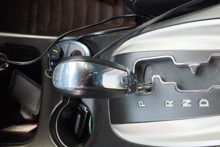 Used Dodge Journey 2013 2.4L Two-Wheel Drive Luxury Version Gear Lever