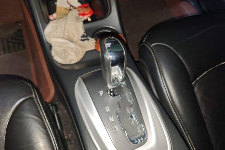Used Dodge Journey 2013 2.4L Two-Wheel Drive Luxury Version Gear Lever