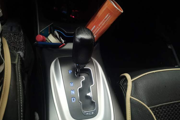 Used Dodge Journey 2013 2.4L Two-Wheel-Drive Smart Edition Gear Lever