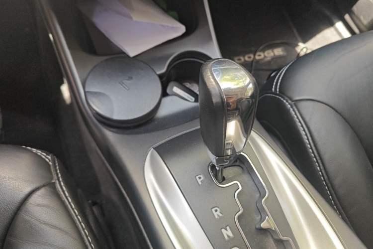 Used Dodge Journey 2013 2.4L Two-Wheel Drive Luxury Version Gear Lever