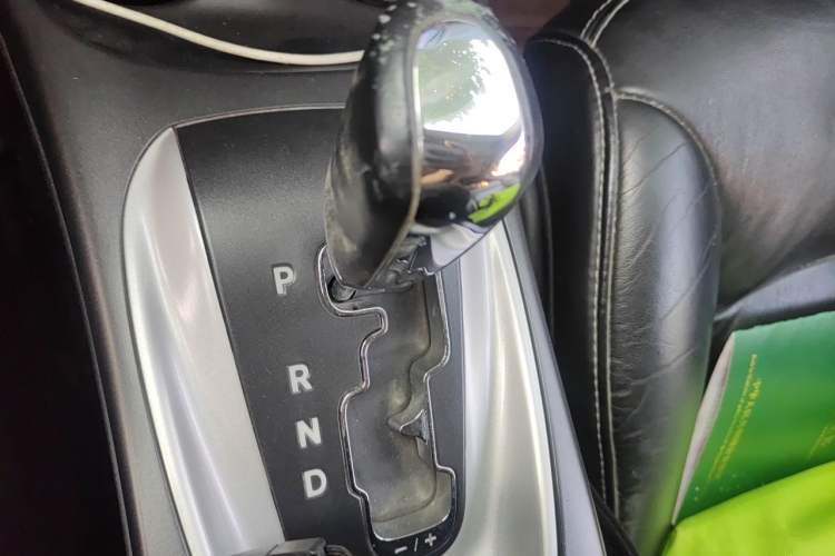 Used Dodge Journey 2013 2.4L Two-Wheel Drive Luxury Version Gear Lever