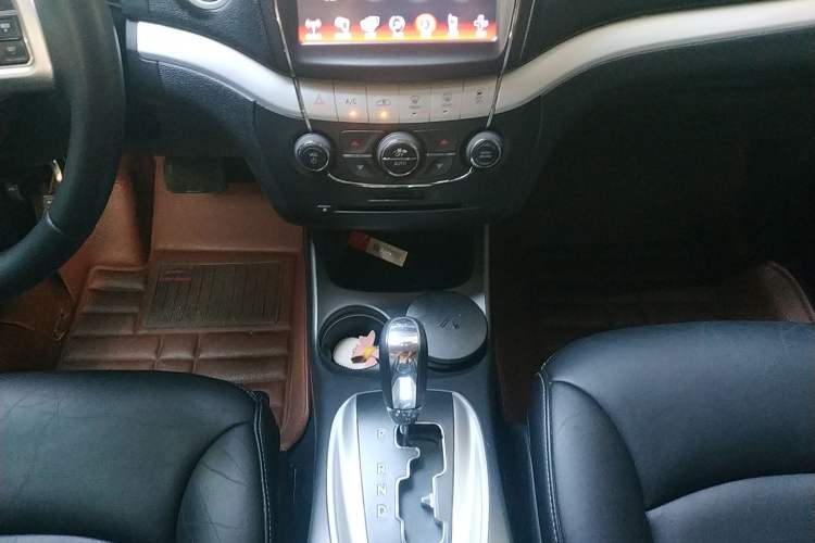 Used Dodge Journey 2013 2.4L Two-Wheel Drive Luxury Version Gear Lever