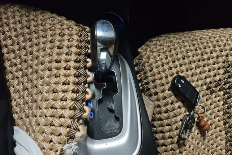 Used Dodge Journey 2013 2.4L Two-Wheel Drive Luxury Version Gear Lever