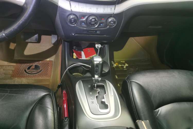 Used Dodge Journey 2013 2.4L Two-Wheel Drive Luxury Version Gear Lever