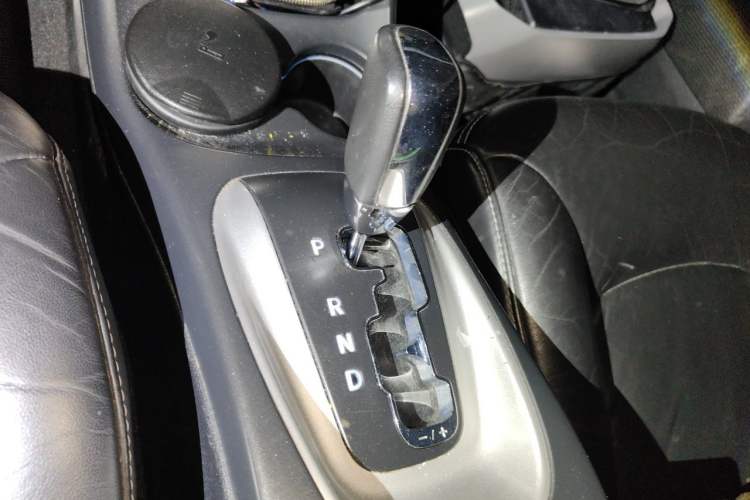 Used Dodge Journey 2013 2.4L Two-Wheel Drive Luxury Version Gear Lever