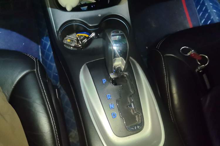Used Dodge Journey 2013 2.4L Two-Wheel Drive Luxury Version Gear Lever