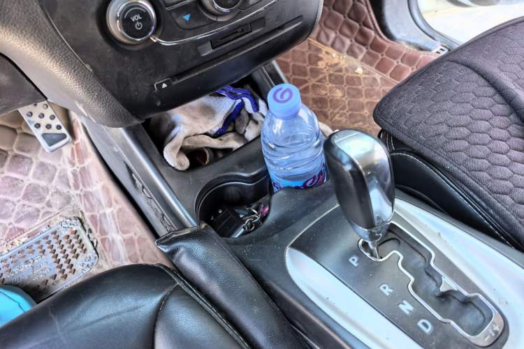 Used Dodge Journey 2013 2.4L Two-Wheel Drive Luxury Version Gear Lever