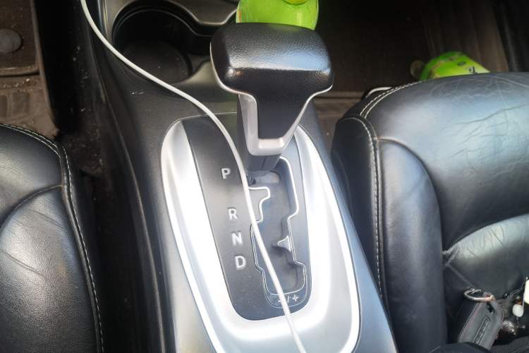 Used Dodge Journey 2013 2.4L Two-Wheel Drive Luxury Version Gear Lever