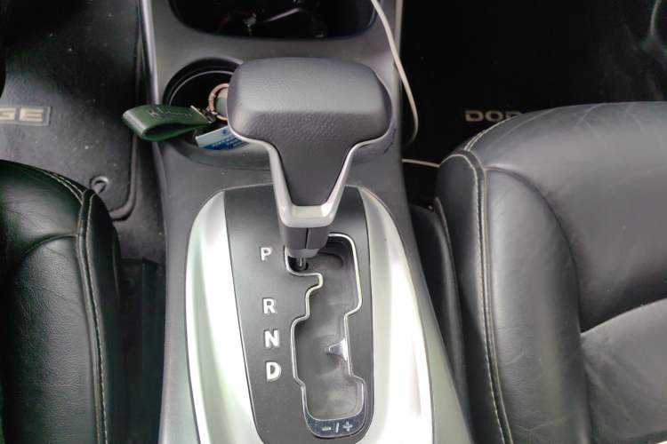 Used Dodge Journey 2013 3.6L Four-Wheel Drive Flagship Edition Gear Lever