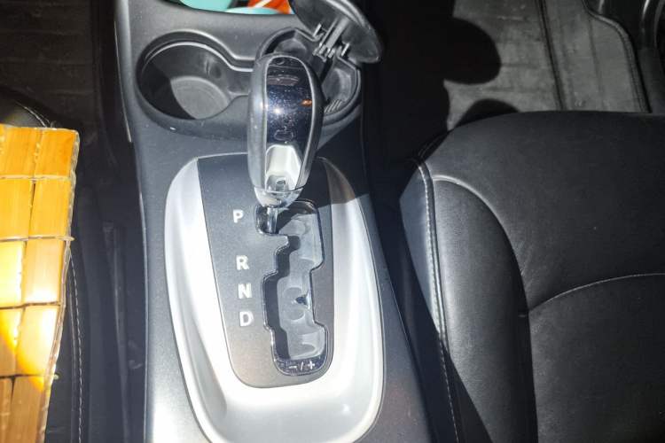 Used Dodge Journey 2013 2.4L Two-Wheel Drive Luxury Version Gear Lever