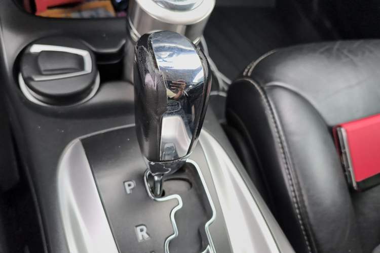 Used Dodge Journey 2013 2.4L Two-Wheel Drive Luxury Version Gear Lever