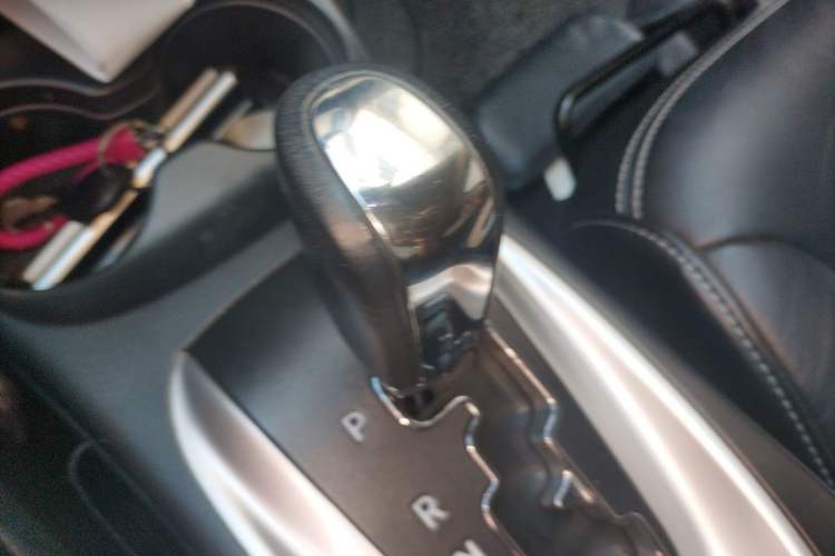 Used Dodge Journey 2013 2.4L Two-Wheel Drive Luxury Version Gear Lever