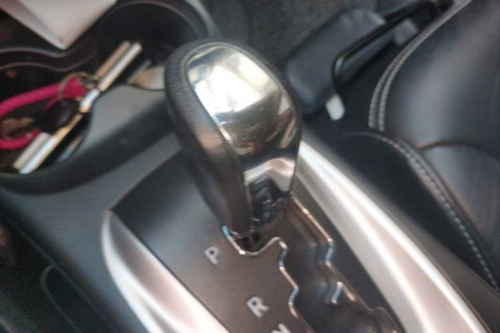Used Dodge Journey 2013 2.4L Two-Wheel Drive Luxury Version Gear Lever