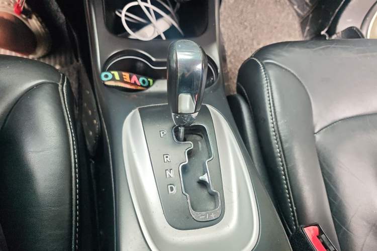Used Dodge Journey 2013 2.4L Two-Wheel Drive Luxury Version Gear Lever