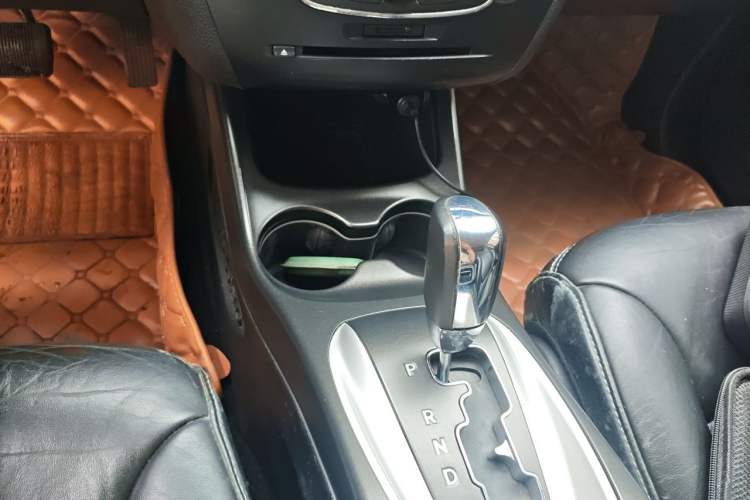 Used Dodge Journey 2013 2.4L Two-Wheel Drive Luxury Version Gear Lever