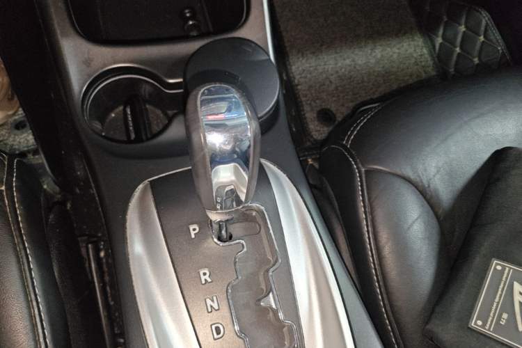 Used Dodge Journey 2013 2.4L Two-Wheel Drive Luxury Version Gear Lever
