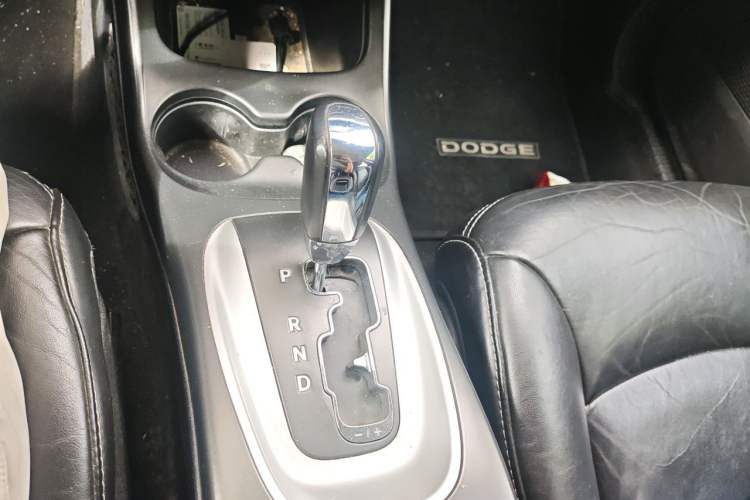 Used Dodge Journey 2013 2.4L Two-Wheel Drive Luxury Version Gear Lever