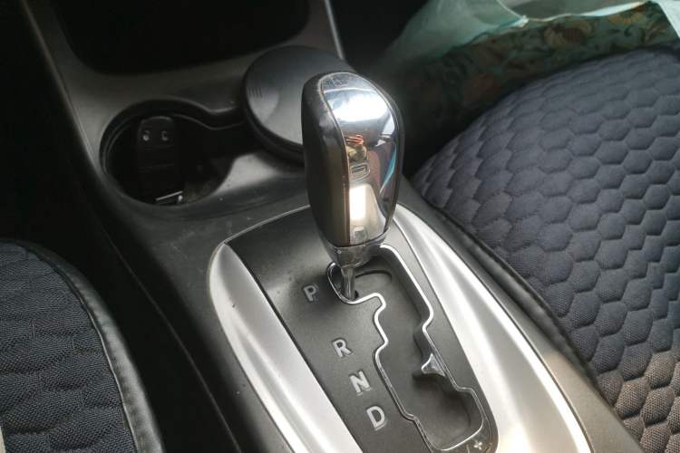 Used Dodge Journey 2013 2.4L Two-Wheel Drive Luxury Version Gear Lever