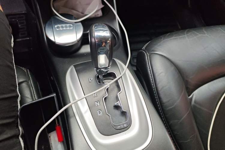Used Dodge Journey 2013 2.4L Two-Wheel Drive Luxury Version Gear Lever