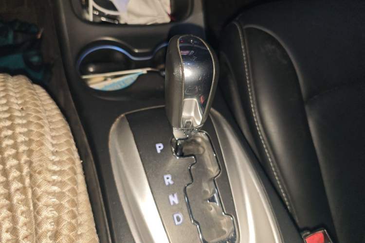 Used Dodge Journey 2013 2.4L Two-Wheel Drive Luxury Version Gear Lever