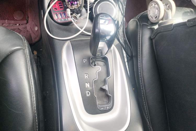 Used Dodge Journey 2013 2.4L Two-Wheel Drive Luxury Version Gear Lever