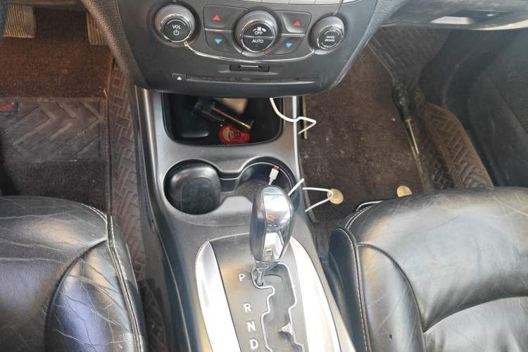 Used Dodge Journey 2013 2.4L Two-Wheel Drive Luxury Version Gear Lever