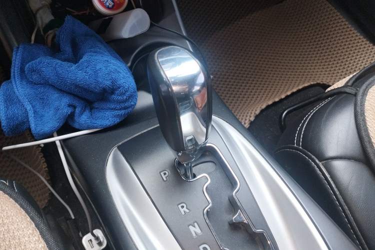 Used Dodge Journey 2013 2.4L Two-Wheel Drive Luxury Version Gear Lever