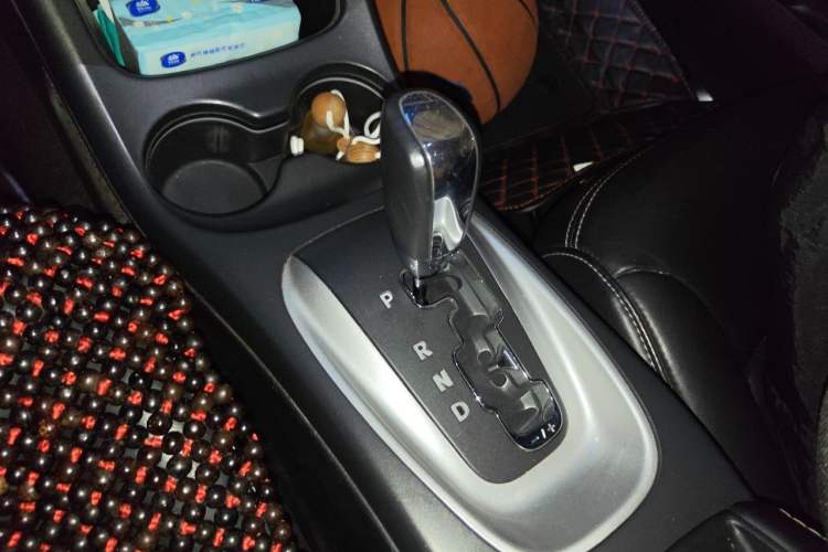 Used Dodge Journey 2013 2.4L Two-Wheel Drive Luxury Version Gear Lever