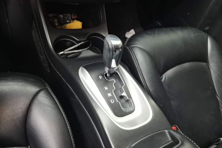 Used Dodge Journey 2013 2.4L Two-Wheel Drive Luxury Version Gear Lever