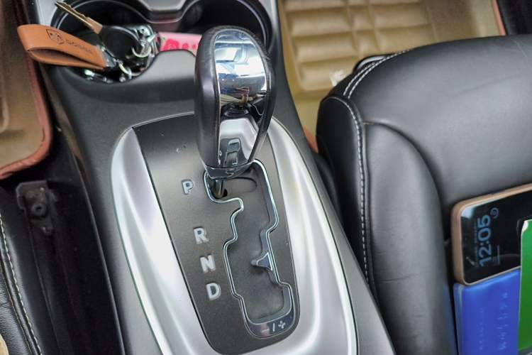 Used Dodge Journey 2013 2.4L Two-Wheel Drive Luxury Version Gear Lever