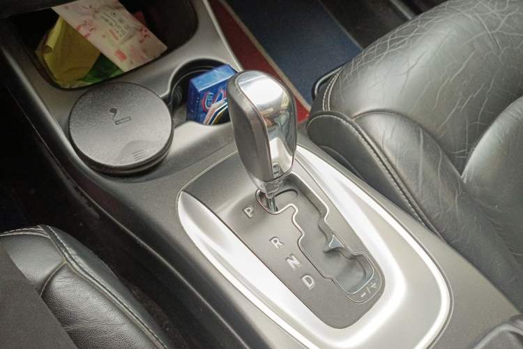 Used Dodge Journey 2013 2.4L Two-Wheel Drive Luxury Version Gear Lever