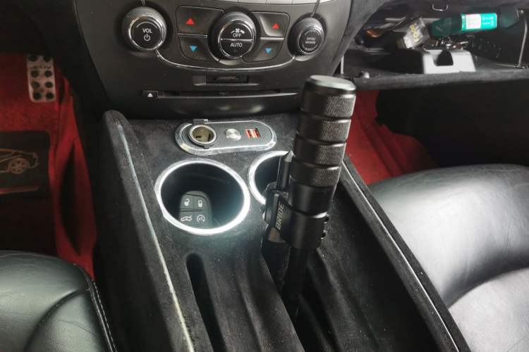 Used Dodge Journey 2013 2.4L Two-Wheel Drive Luxury Version Gear Lever