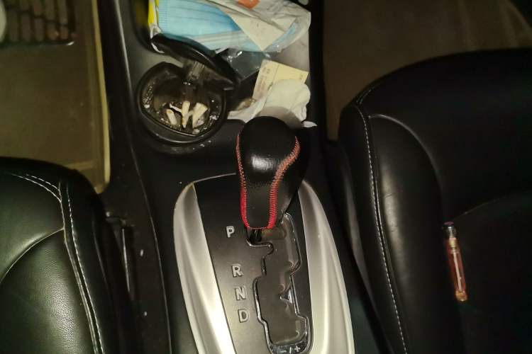 Used Dodge Journey 2013 2.4L Two-Wheel Drive Luxury Version Gear Lever