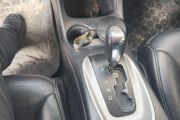 Used Dodge Journey 2013 2.4L Two-Wheel Drive Luxury Version Gear Lever