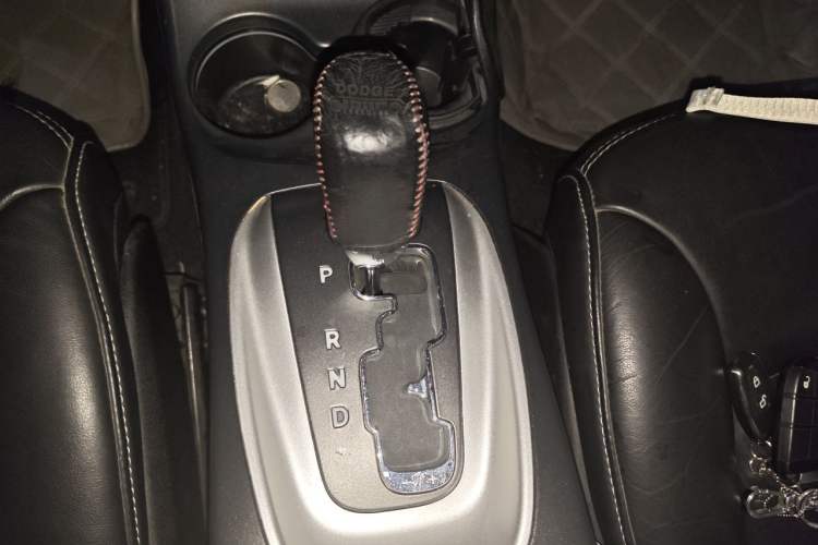Used Dodge Journey 2013 2.4L Two-Wheel Drive Luxury Version Gear Lever