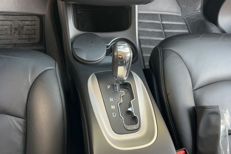 Used Dodge Journey 2013 2.4L Two-Wheel Drive Luxury Version Gear Lever