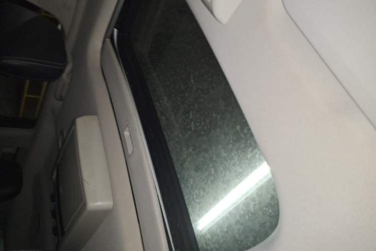 Used Dodge Journey 2013 2.4L Two-Wheel Drive Luxury Version Headliner