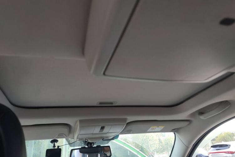 Used Dodge Journey 2013 2.4L Two-Wheel Drive Luxury Version Headliner