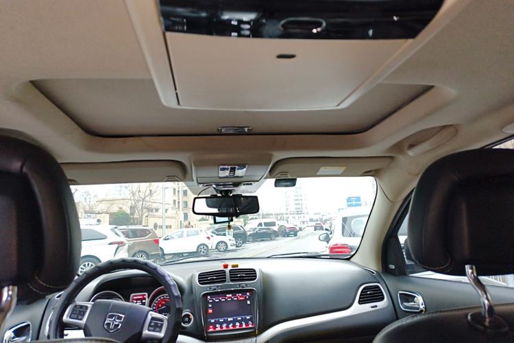 Used Dodge Journey 2013 2.4L Two-Wheel Drive Luxury Version Headliner