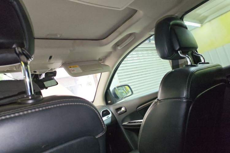 Used Dodge Journey 2013 2.4L Two-Wheel Drive Luxury Version Headliner