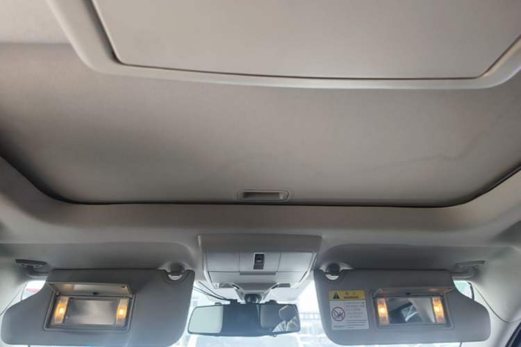 Used Dodge Journey 2013 2.4L Two-Wheel Drive Luxury Version Headliner