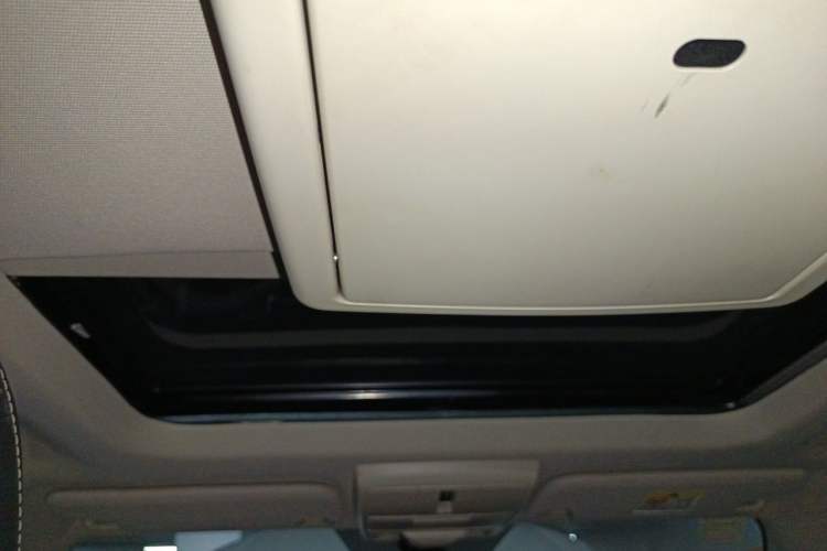 Used Dodge Journey 2013 2.4L Two-Wheel Drive Luxury Version Headliner