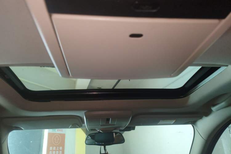 Used Dodge Journey 2013 2.4L Two-Wheel Drive Luxury Version Headliner
