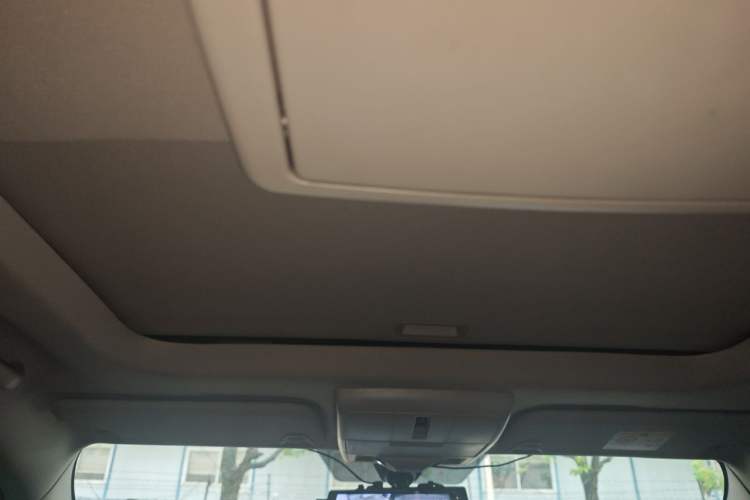 Used Dodge Journey 2013 2.4L Two-Wheel Drive Luxury Version Headliner