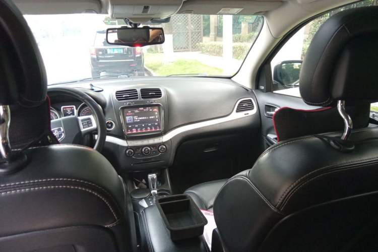 Used Dodge Journey 2013 2.4L Two-Wheel Drive Luxury Version Headliner