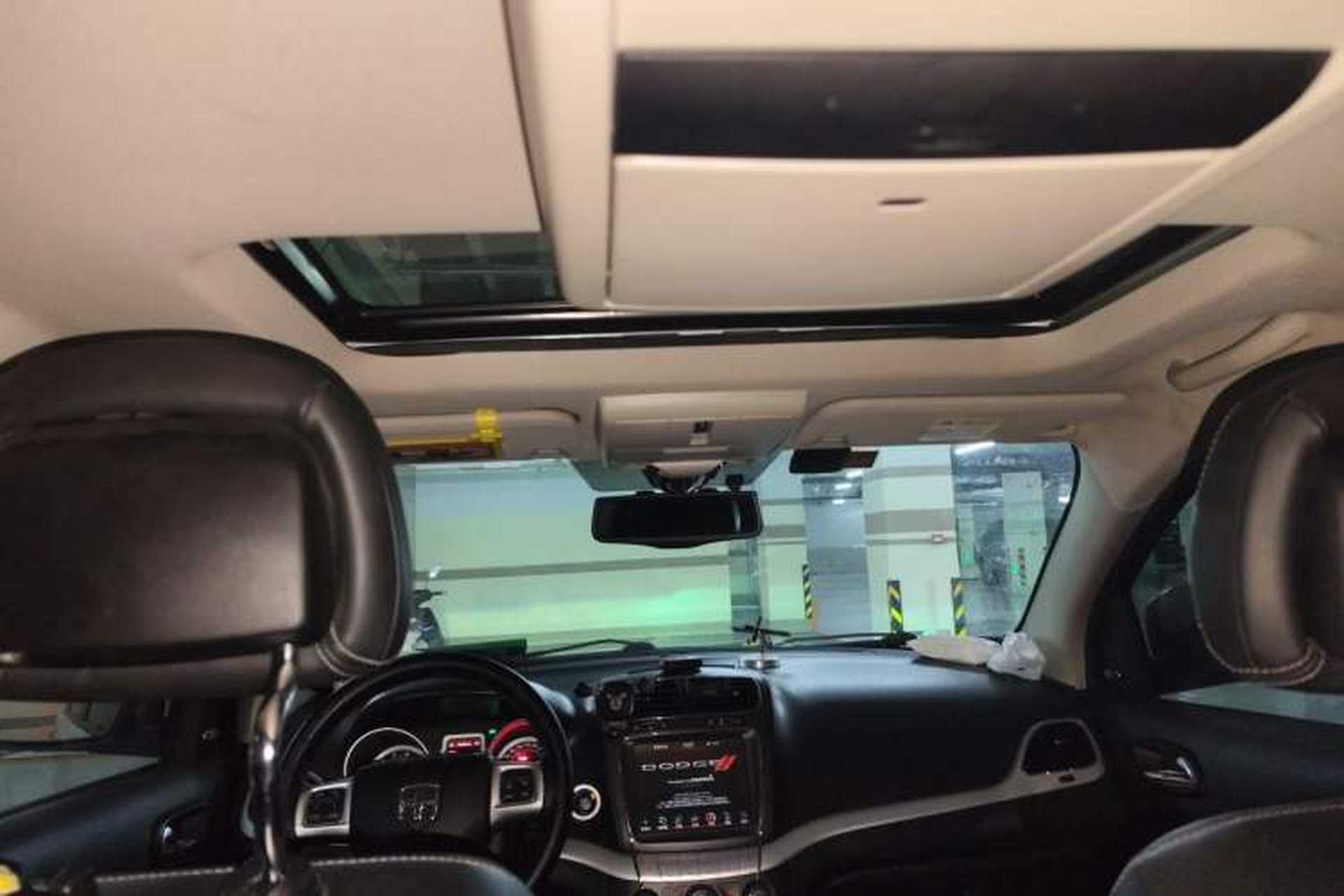 Used Dodge Journey 2013 2.4L Two-Wheel Drive Luxury Version Headliner