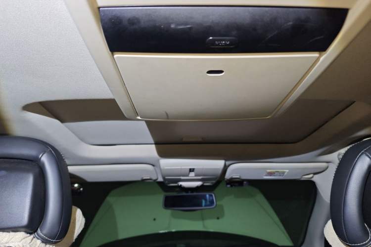 Used Dodge Journey 2013 2.4L Two-Wheel Drive Luxury Version Headliner